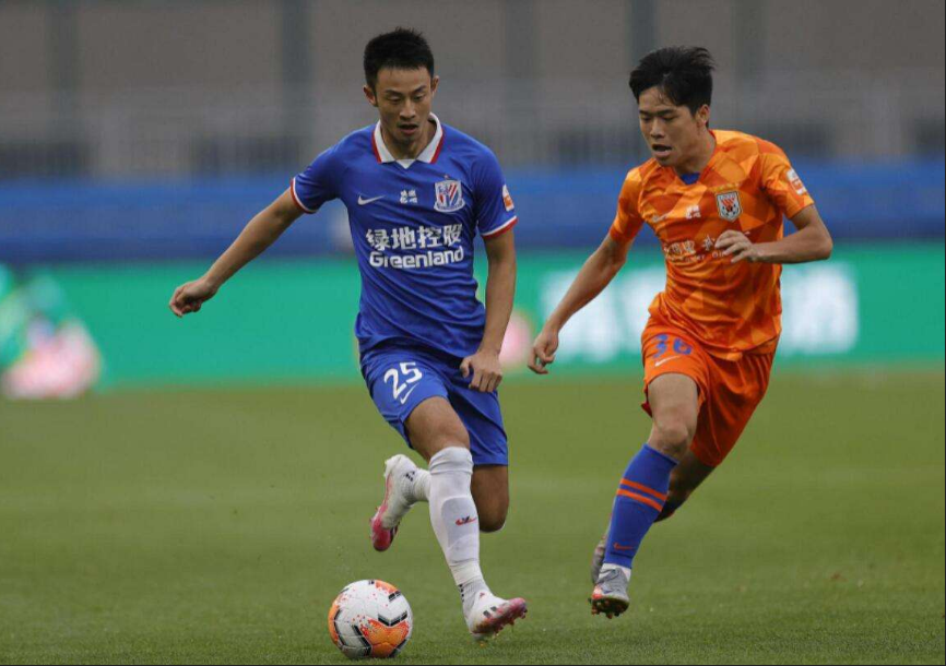 欧博体育娱乐 -风云突变！巴塞罗那赛前防线松动，荷甲版图或变，管理层满意，阵容厚度经受考验(巴塞罗那和坎夫里尔斯恐袭)